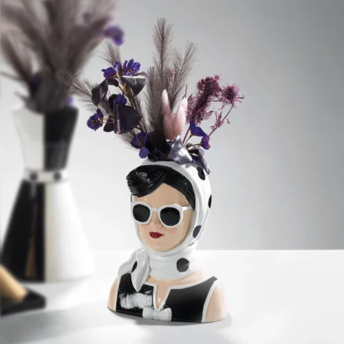 Vaso donna H. 25 cm in resina
